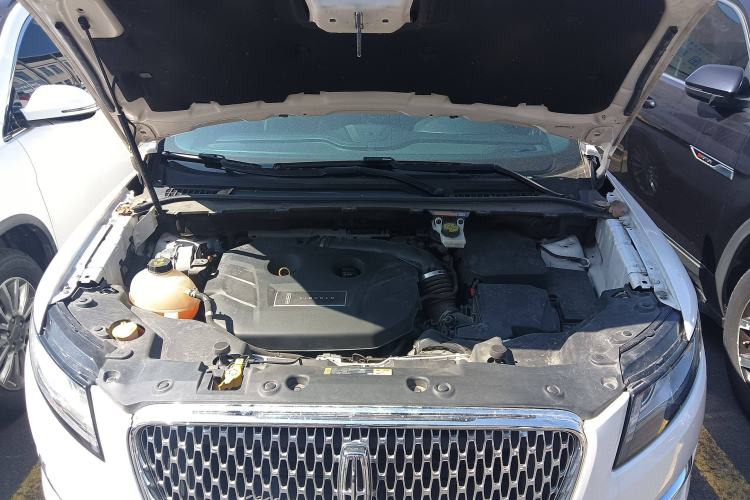 Used Lincoln MKC 2019 2.0T Two-Wheel Drive Luxury Edition China VI Standard Engine Bay