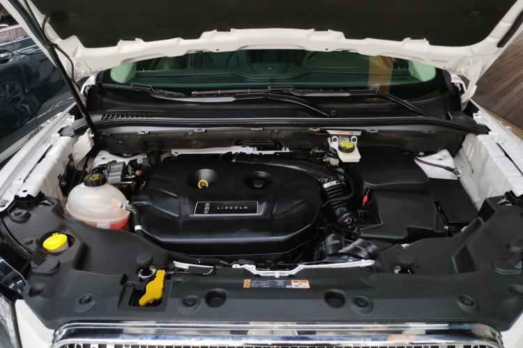 Used Lincoln MKC 2019 2.0T Two-Wheel Drive Zunya Version China VI Standard Engine Bay