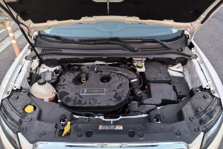 Used Lincoln MKC 2019 2.0T Two-Wheel Drive Zunya Version China VI Standard Engine Bay