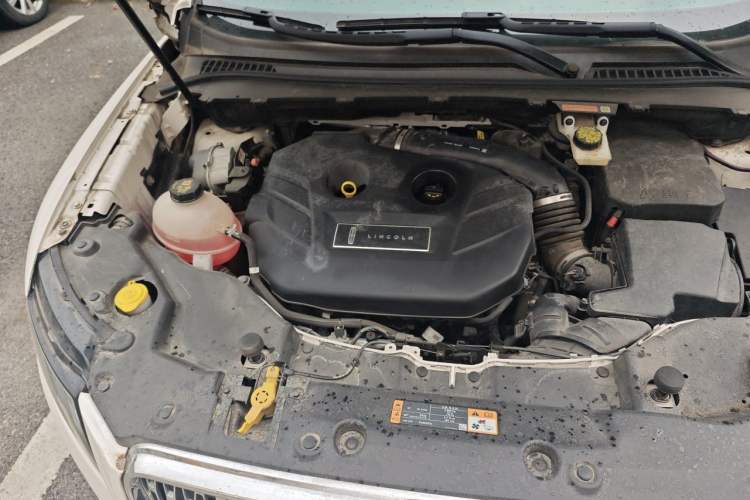 Used Lincoln MKC 2019 2.0T Two-Wheel Drive Luxury Edition China VI Standard Engine Bay Right