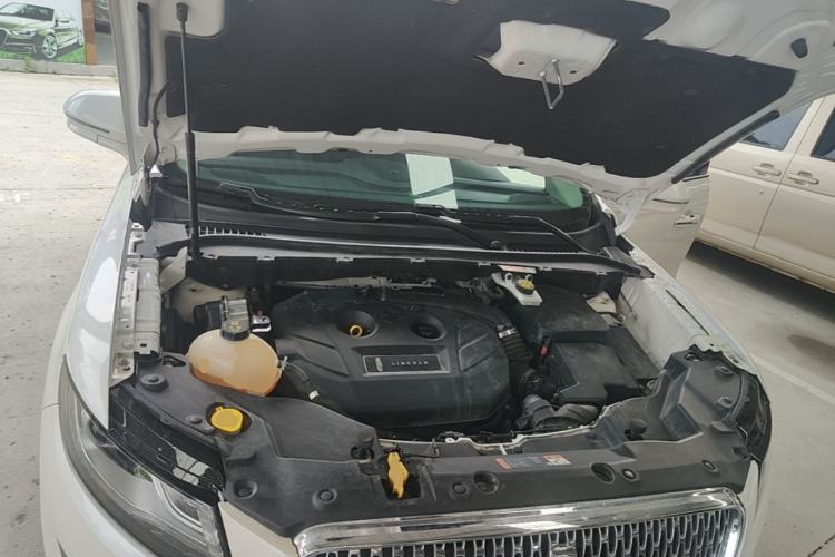 Used Lincoln MKC 2019 2.0T Two-Wheel Drive Zunya Version China VI Standard Engine Bay