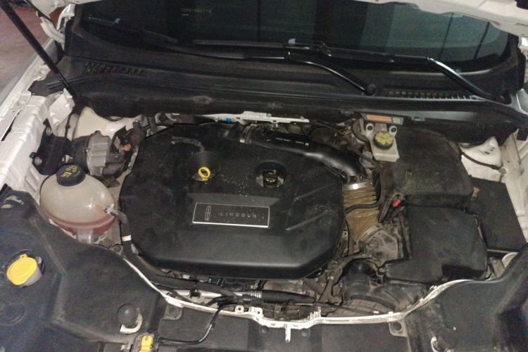 Used Lincoln MKC 2019 2.0T Two-Wheel Drive Zunya Version China VI Standard Engine Bay