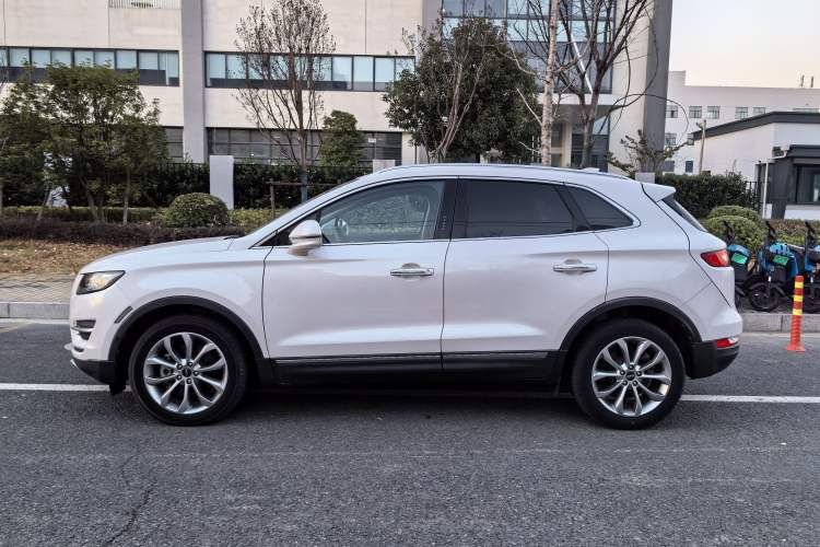 Used Lincoln MKC 2019 2.0T Two-Wheel Drive Zunya Version China VI Standard Exterior 3