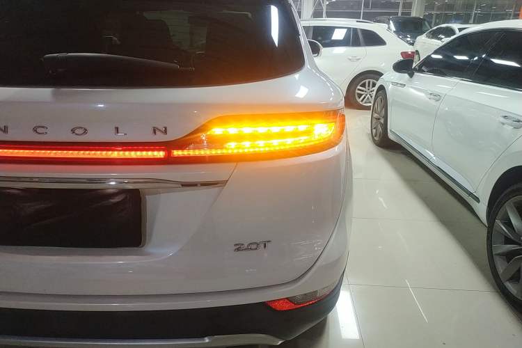 Used Lincoln MKC 2019 2.0T Two-Wheel Drive Zunya Version China VI Standard Exterior 3