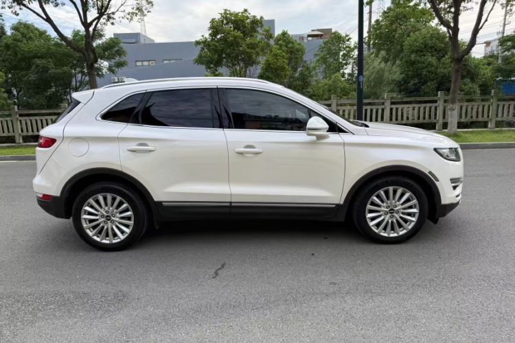 Used Lincoln MKC 2019 2.0T Two-Wheel Drive Luxury Edition China VI Standard Exterior 3