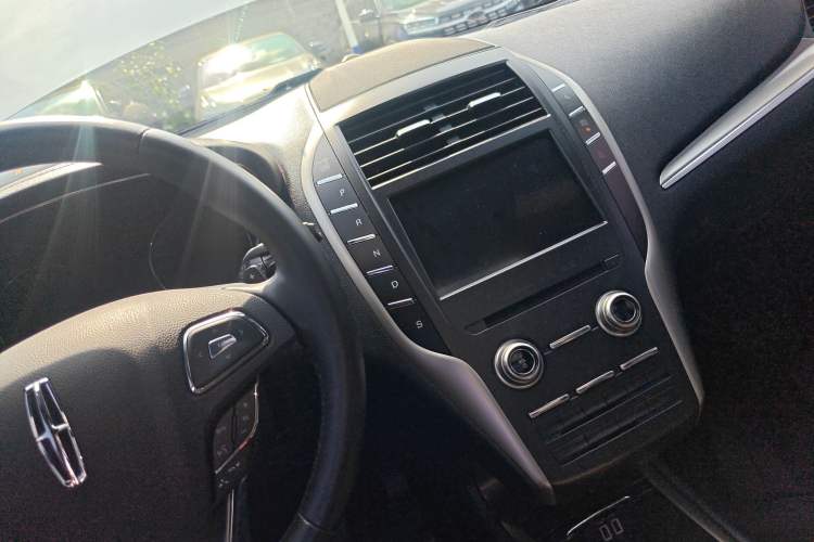Used Lincoln MKC 2019 2.0T Two-Wheel Drive Luxury Edition China V Standard Gear Lever