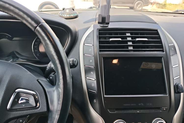 Used Lincoln MKC 2019 2.0T Two-Wheel Drive Luxury Edition China V Standard Gear Lever