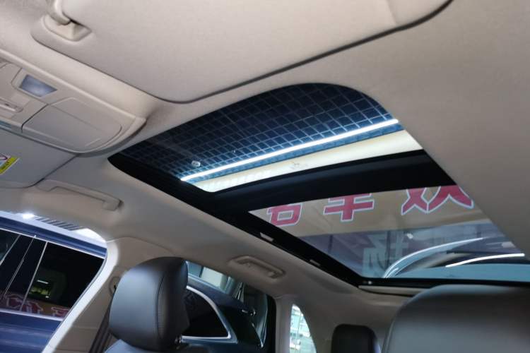 Used Lincoln MKC 2019 2.0T Two-Wheel Drive Zunya Version China VI Standard Headliner