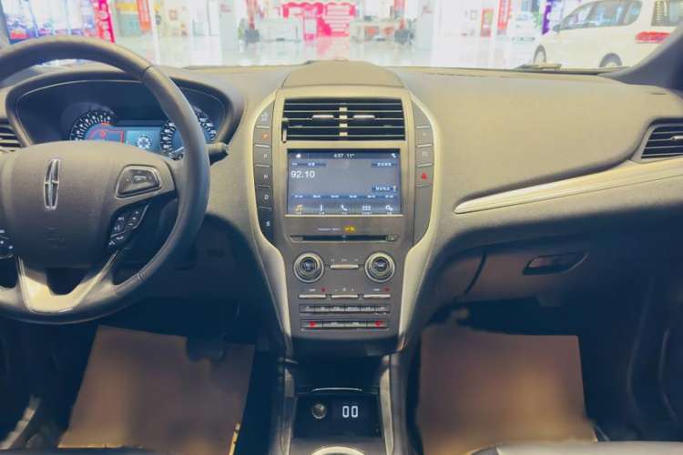 Used Lincoln MKC 2019 2.0T Two-Wheel Drive Luxury Edition China VI Standard Interior 1
