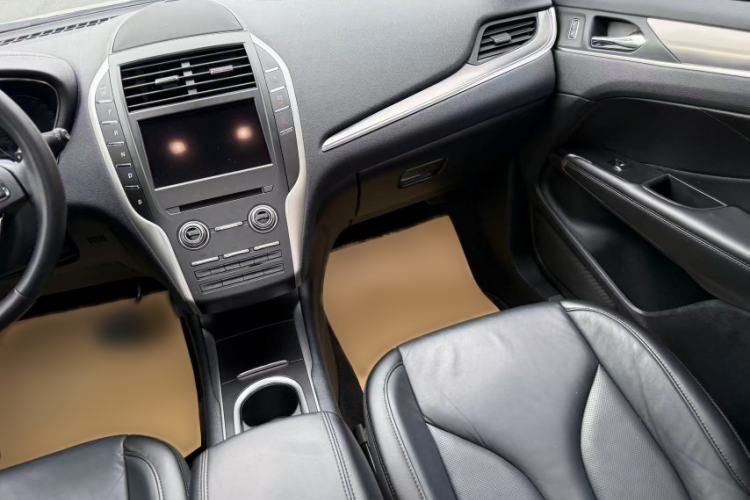 Used Lincoln MKC 2019 2.0T Two-Wheel Drive Luxury Edition China VI Standard Interior 2