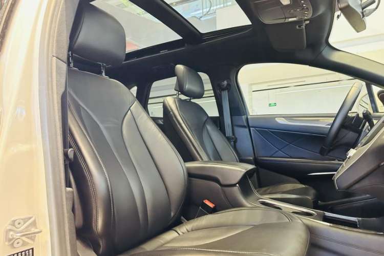 Used Lincoln MKC 2019 2.0T Two-Wheel Drive Luxury Edition China VI Standard Interior 2