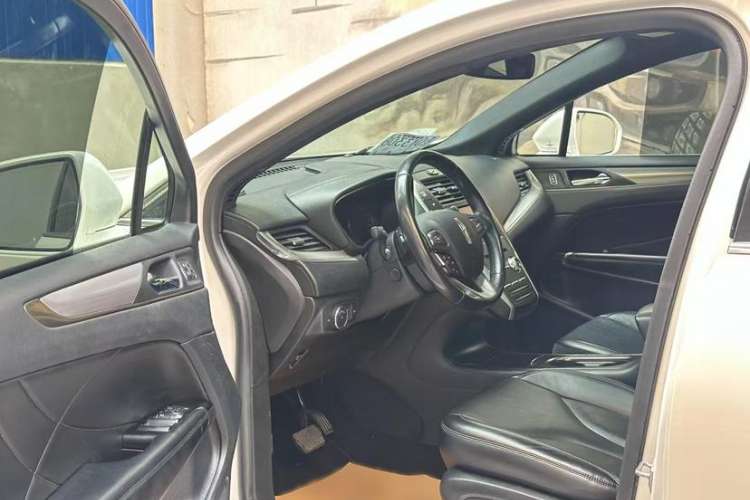 Used Lincoln MKC 2019 2.0T Two-Wheel Drive Luxury Edition China V Standard Interior 2