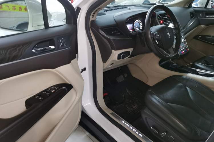 Used Lincoln MKC 2019 2.0T Two-Wheel Drive Zunya Version China VI Standard Interior 3