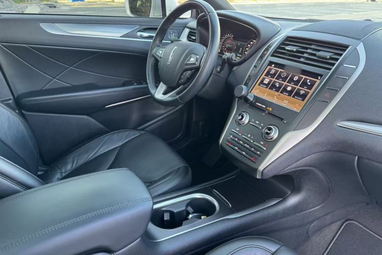 Used Lincoln MKC 2019 2.0T Two-Wheel Drive Luxury Edition China VI Standard Interior 3