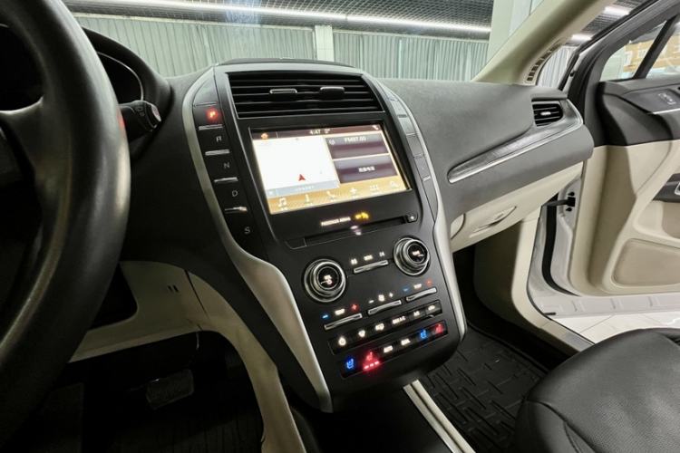 Used Lincoln MKC 2019 2.0T Two-Wheel Drive Zunya Version China VI Standard Interior 3