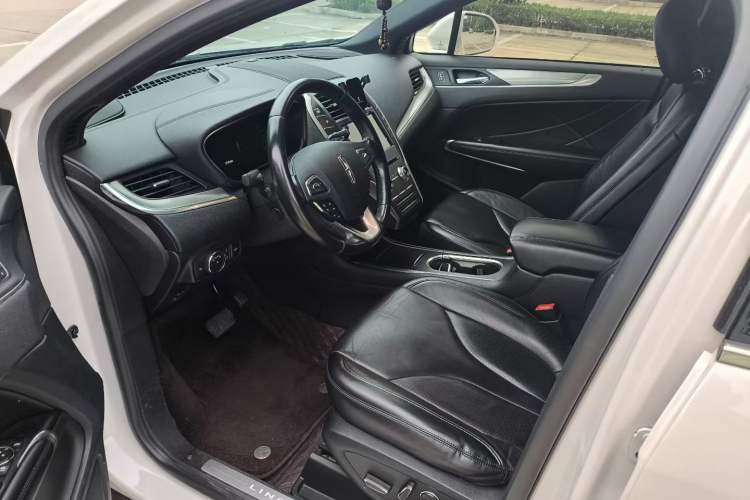 Used Lincoln MKC 2019 2.0T Two-Wheel Drive Luxury Edition China VI Standard Interior 4