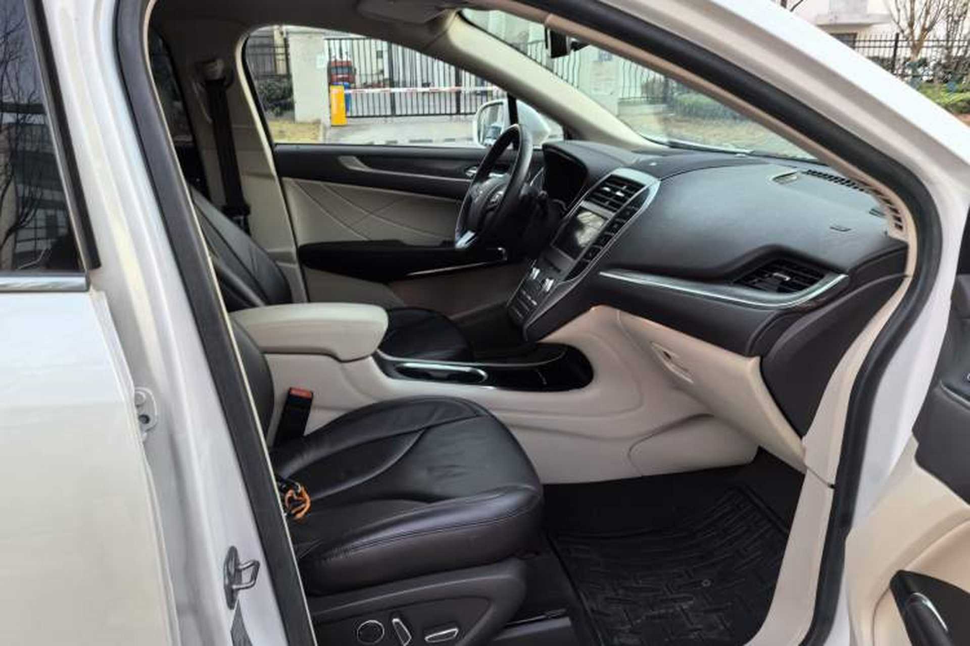 Used Lincoln MKC 2019 2.0T Two-Wheel Drive Zunya Version China VI Standard Interior 4