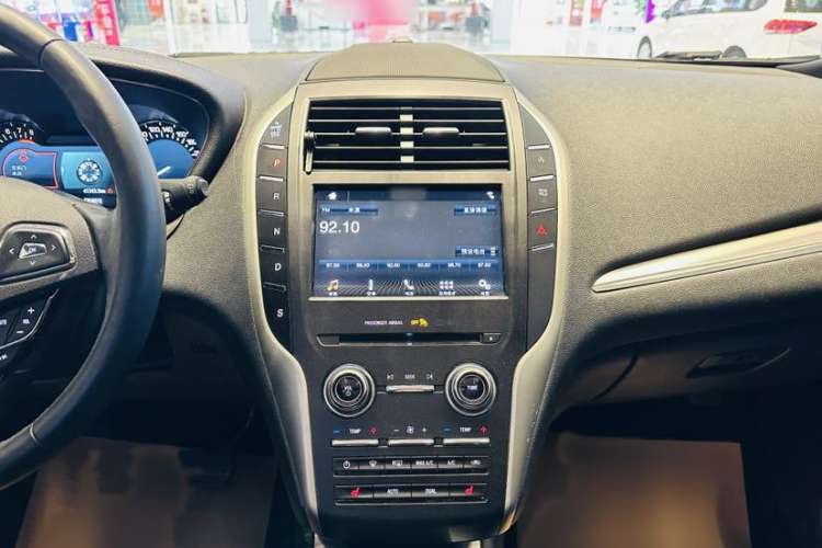 Used Lincoln MKC 2019 2.0T Two-Wheel Drive Luxury Edition China VI Standard Interior 6