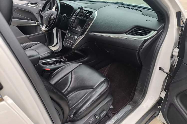 Used Lincoln MKC 2019 2.0T Two-Wheel Drive Luxury Edition China VI Standard Interior 8