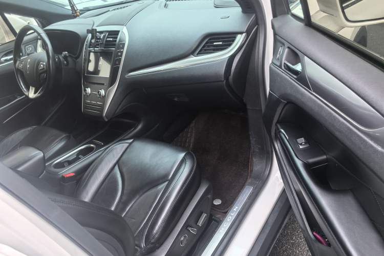 Used Lincoln MKC 2019 2.0T Two-Wheel Drive Luxury Edition China VI Standard Interior 9
