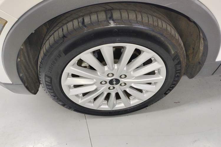 Used Lincoln MKC 2019 2.0T Two-Wheel Drive Luxury Edition China VI Standard Left Front Wheel Hub