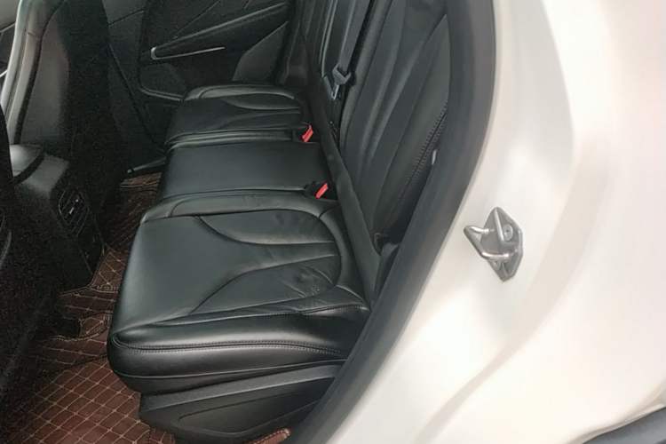 Used Lincoln MKC 2019 2.0T Two-Wheel Drive Luxury Edition China VI Standard Left Rear Seat