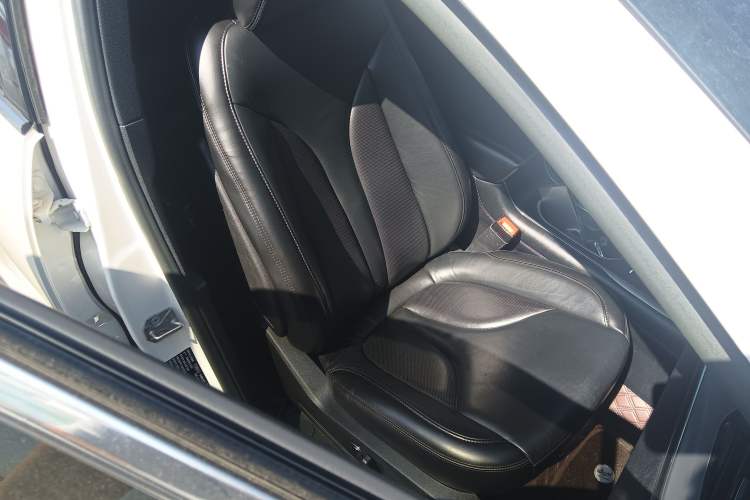 Used Lincoln MKC 2019 2.0T Two-Wheel Drive Luxury Edition China VI Standard Right Front Seat