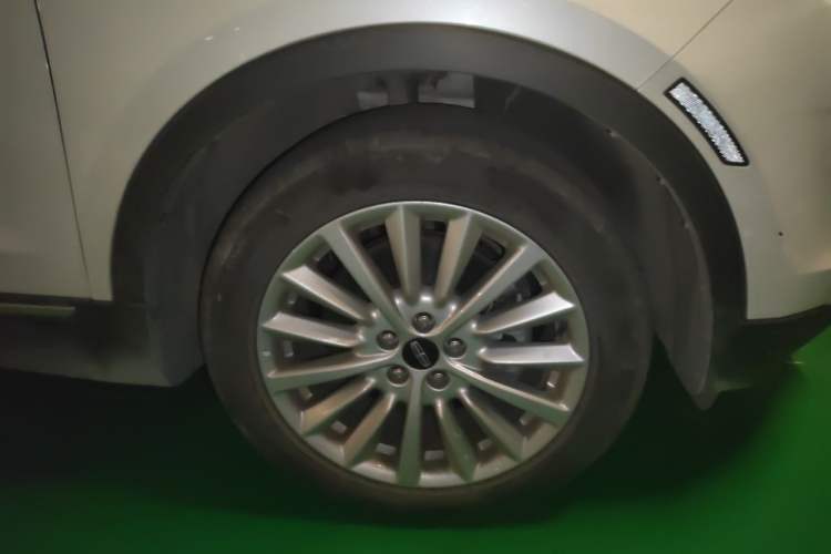 Used Lincoln MKC 2019 2.0T Two-Wheel Drive Luxury Edition China VI Standard Right Front Wheel Hub