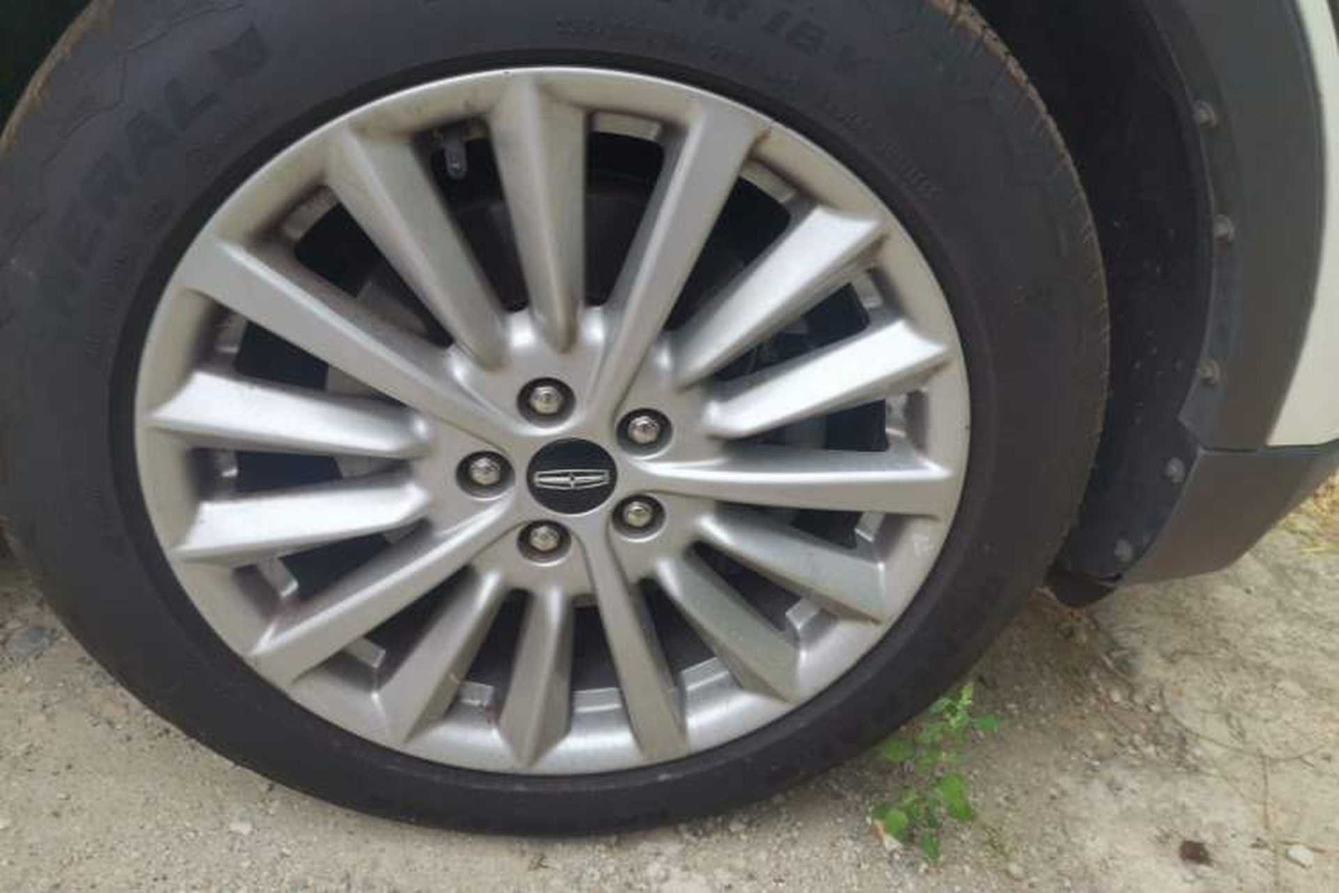 Used Lincoln MKC 2019 2.0T Two-Wheel Drive Luxury Edition China VI Standard Right Front Wheel Hub