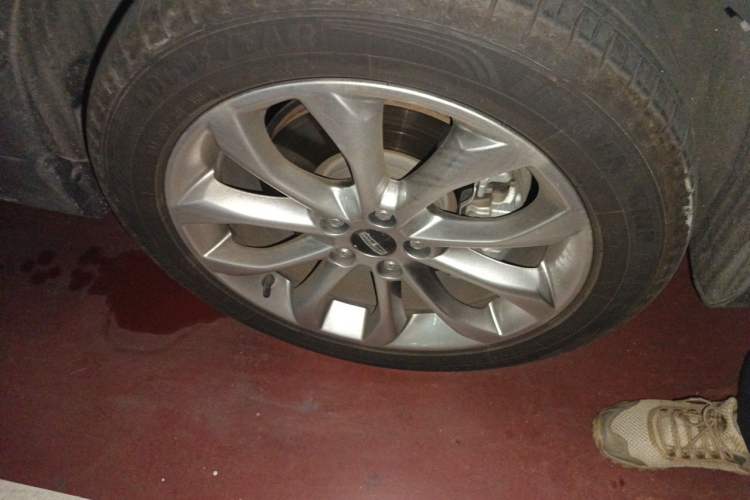Used Lincoln MKC 2019 2.0T Two-Wheel Drive Zunya Version China VI Standard Right Front Wheel Hub