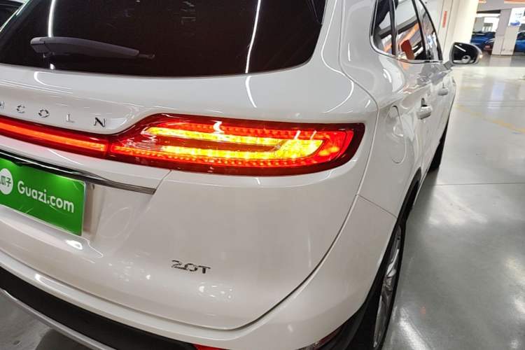 Used Lincoln MKC 2019 2.0T Two-Wheel Drive Luxury Edition China VI Standard Right Rear Taillight