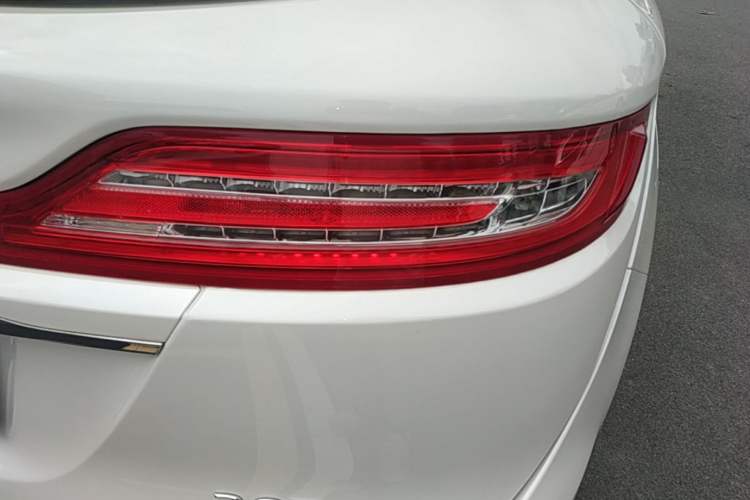 Used Lincoln MKC 2019 2.0T Two-Wheel Drive Luxury Edition China VI Standard Right Rear Taillight