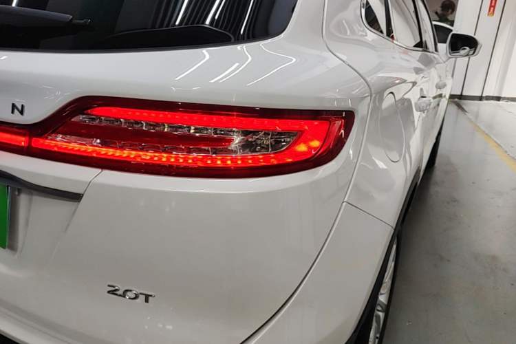 Used Lincoln MKC 2019 2.0T Two-Wheel Drive Luxury Edition China VI Standard Right Rear Taillight