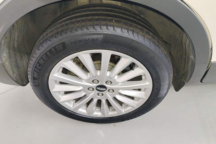 Used Lincoln MKC 2019 2.0T Two-Wheel Drive Luxury Edition China VI Standard Right Rear Wheel Hub