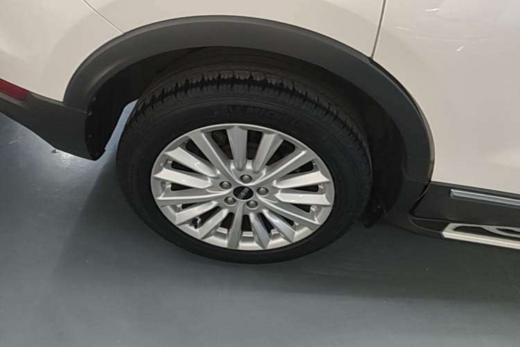 Used Lincoln MKC 2019 2.0T Two-Wheel Drive Luxury Edition China VI Standard Right Rear Wheel Hub