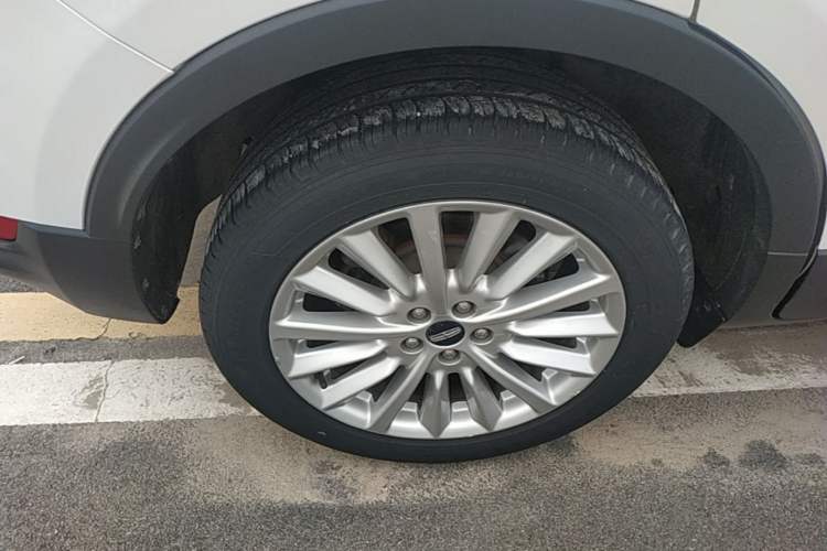 Used Lincoln MKC 2019 2.0T Two-Wheel Drive Luxury Edition China VI Standard Right Rear Wheel Hub