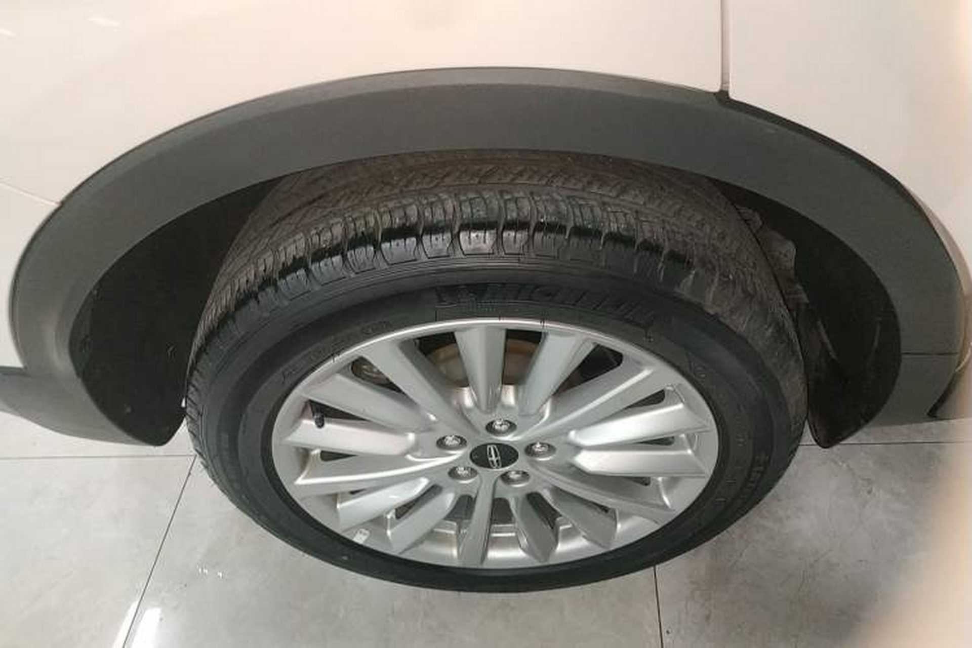 Used Lincoln MKC 2019 2.0T Two-Wheel Drive Luxury Edition China VI Standard Right Rear Wheel Hub