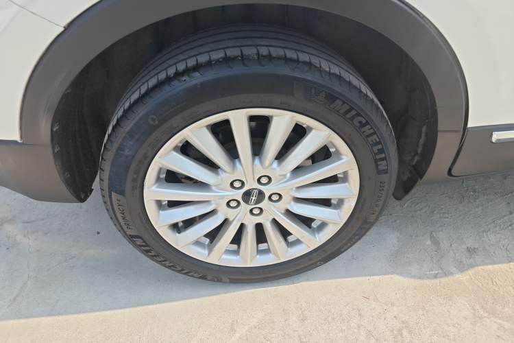 Used Lincoln MKC 2019 2.0T Two-Wheel Drive Luxury Edition China V Standard Right Rear Wheel Hub