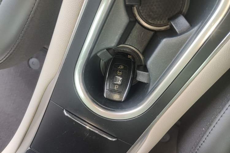 Used Lincoln MKC 2019 2.0T Two-Wheel Drive Zunya Version China VI Standard Vehicle Key