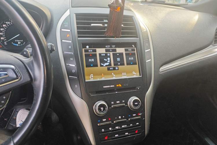 Used Lincoln MKC 2019 2.0T Two-Wheel Drive Luxury Edition China V Standard Audio And AC Panel