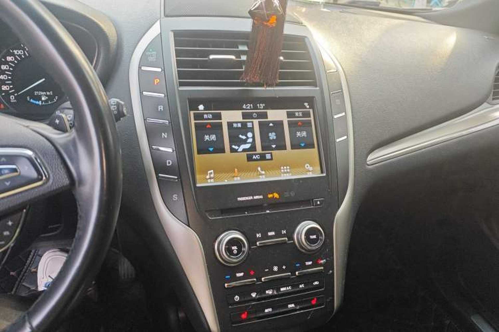Used Lincoln MKC 2019 2.0T Two-Wheel Drive Luxury Edition China V Standard Audio And AC Panel