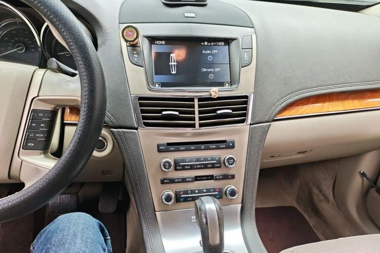 Used Lincoln MKT 2010 3.5T EcoBoost AWD Audio And AC Panel