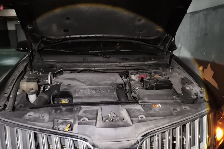 Used Lincoln MKT 2010 3.5T EcoBoost AWD Engine Bay