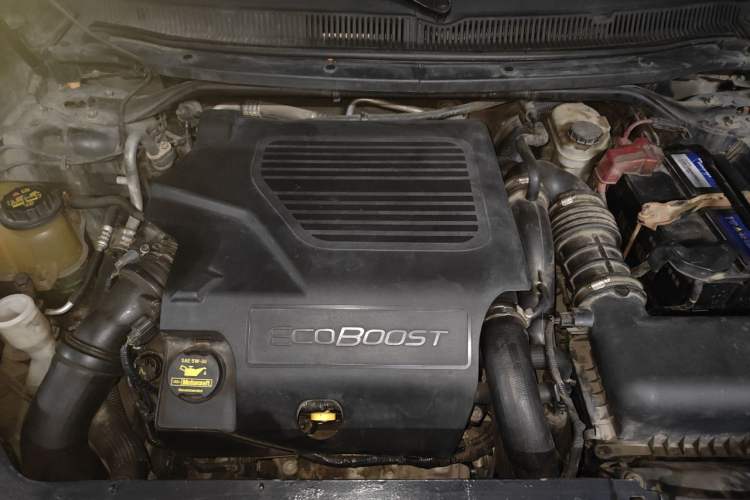 Used Lincoln MKT 2010 3.5T EcoBoost AWD Engine Bay