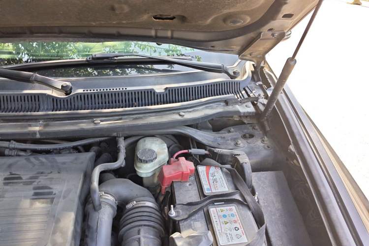 Used Lincoln MKT 2010 3.5T EcoBoost AWD Engine Bay Left