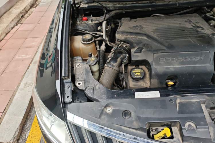Used Lincoln MKT 2010 3.5T EcoBoost AWD Engine Bay Right