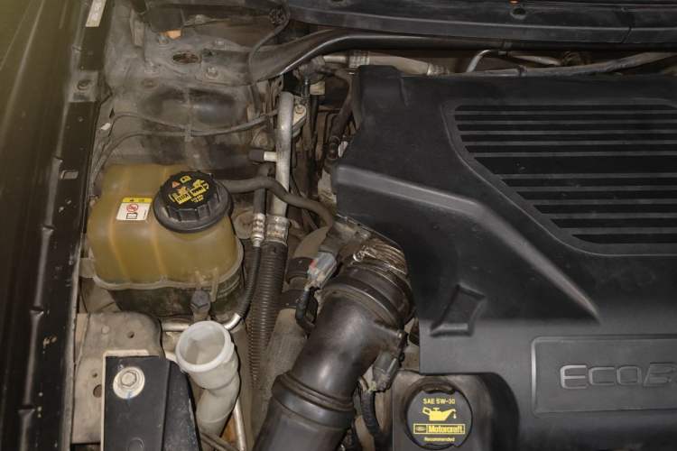 Used Lincoln MKT 2010 3.5T EcoBoost AWD Engine Bay Right