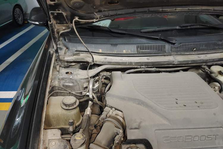 Used Lincoln MKT 2010 3.5T EcoBoost AWD Engine Bay Right