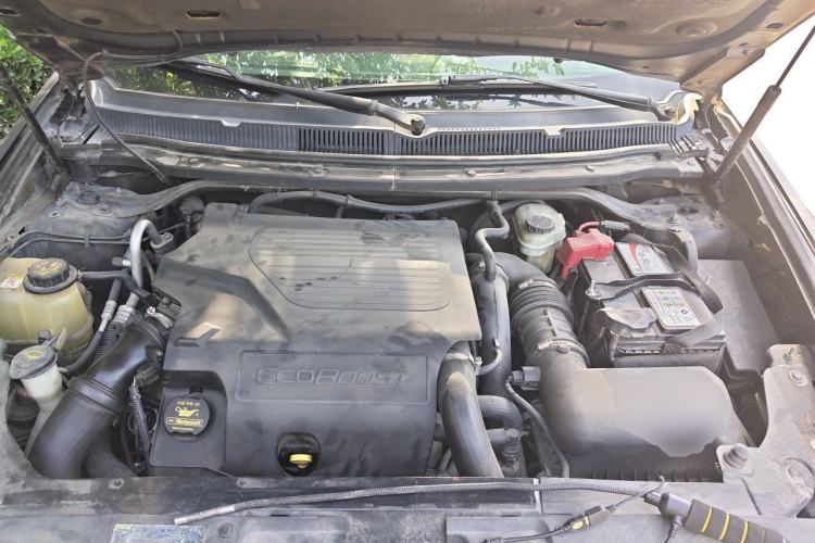 Used Lincoln MKT 2010 3.5T EcoBoost AWD Engine Bay