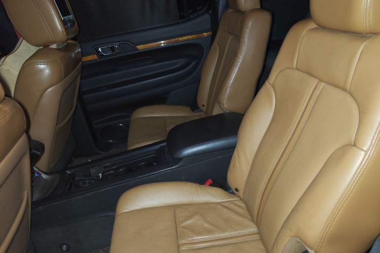 Used Lincoln MKT 2010 3.5T EcoBoost AWD Left Rear Seat
